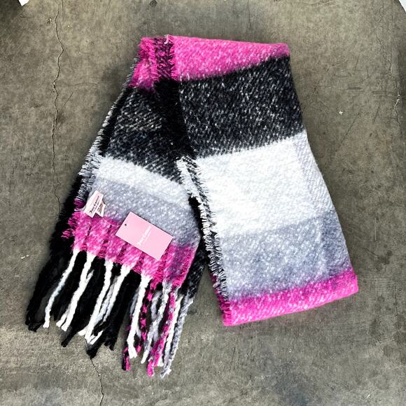 NWT Juicy Couture Oversized plaid scarf, pink, black, white, fringe, soft, OS - Picture 4 of 8